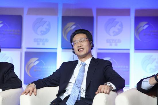 王昌林:王昌林任中國社科院副院長，長期從事宏觀經(jīng)濟(jì)和產(chǎn)業(yè)經(jīng)濟(jì)研究